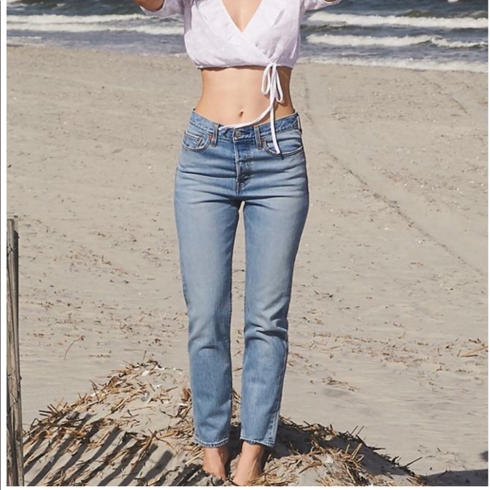 Levis Wedgie Icon in Bright side sz 24, 26